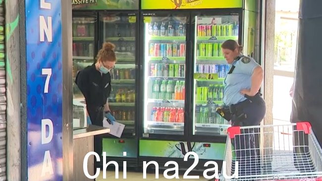 警方称,一名男子乘坐出租车逃离现场,前往快餐店。图片:7News