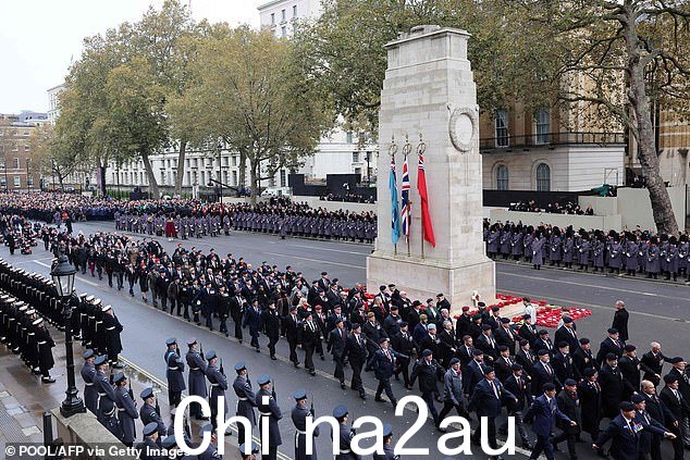 “消息传出之际,英国正准备纪念周日今天(图为