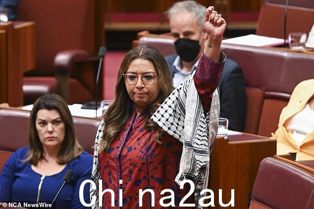 绿党副领袖 Mehreen Faruqi 负责该党的高等教育事务,她在周一的媒体发布会上没有使用“免费教育”一词,但意图很明确” class=