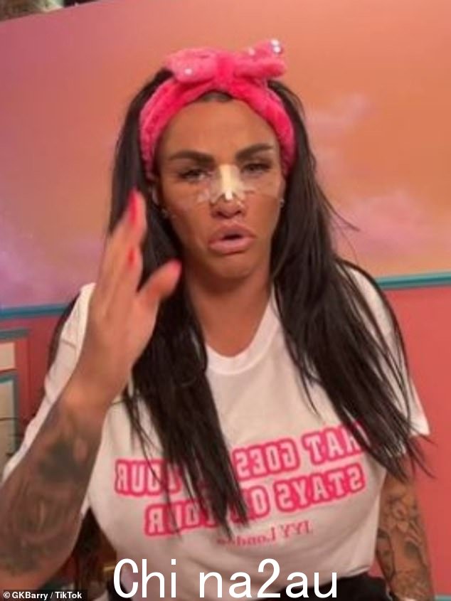 凯蒂以前在新的 TikTok 视频中,艾米丽·阿塔克 (Emily Atack) 对艾米丽·阿塔克 (Emily Atack) 进行了猛击,从而重新点燃了她与艾米丽·阿塔克 (Emily Atack) 的不和