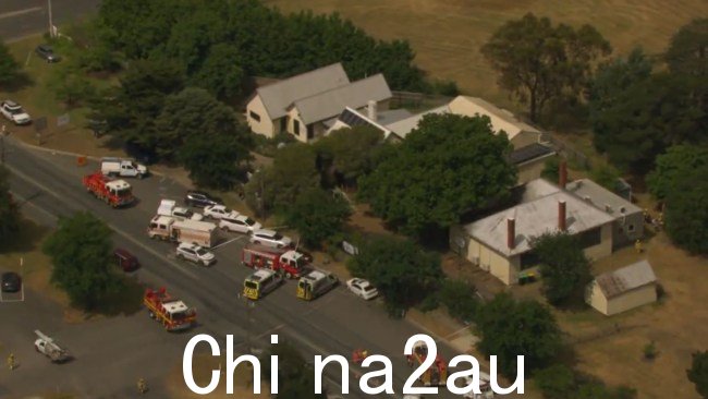 Macedon Ranges Montessori 幼儿园的紧急服务。图片:九新闻