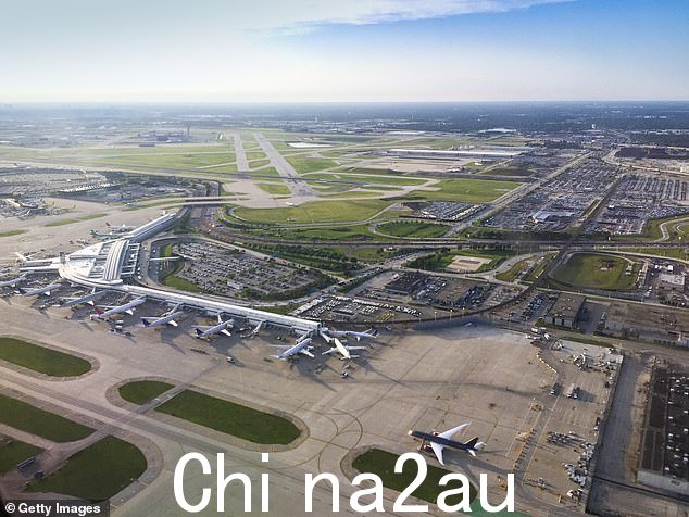 芝加哥奥黑尔国际机场的航拍图,霍尔女士在那里被搜查和拘留