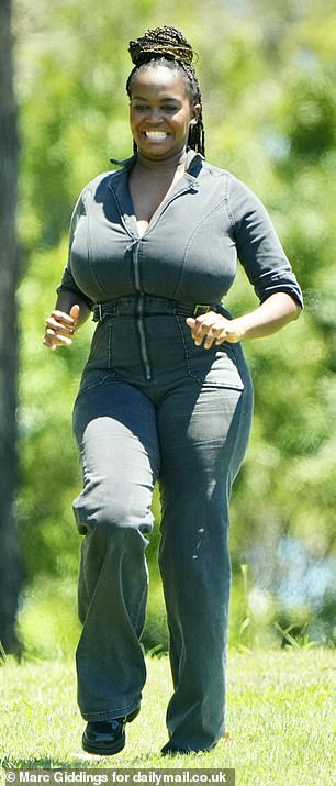 Oti Mabuse 和 Tulisa 周四在昆士兰州一栋价值百万美元的豪宅中开始了首届“我是名人”挑战,他们大汗淋漓