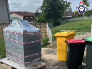 毒品被运送到 Castle Hill 11 月 6 日的地址,据称是由马特拉维尔男子访问的。图片:法新社