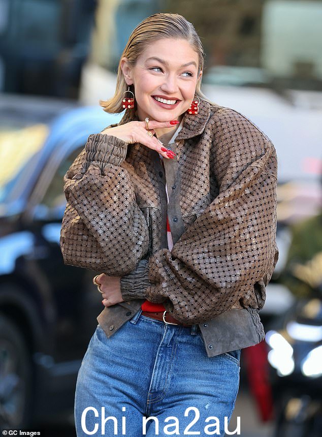 Gigi 为美妆品牌拍摄的第二天,显得精神抖擞