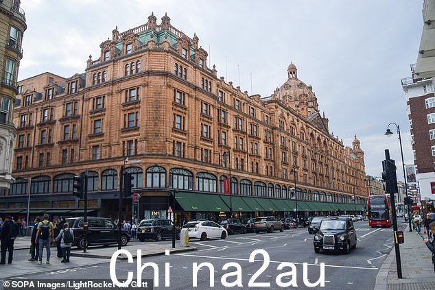 Harrods,如图,在一份声明中说新的指控指出了法耶德的‘虐待行为’,并对他的兄弟‘提出了严重指控’。” class=