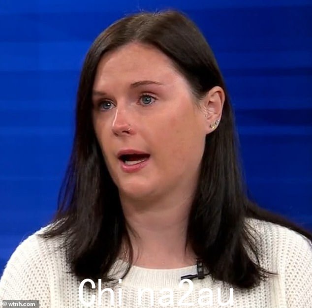 安妮·邓利维 (Annie Dunleavy),30 岁,来自沃灵福德 (Wallingford),在遭到强烈反对后,她从查普曼小学 (Chapman Elementary School) 担任特殊教育老师辞职,感到心碎。在情绪高涨的时刻,我不应该发帖,”她说