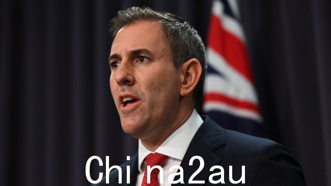 财务主管 Jim Chalmers 说在数字时代,约 150 万澳大利亚人仍然主要依赖现金。图片:NCA NewsWire / Martin Ollman
