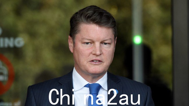 教育部长本·卡罗尔宣布辞职,并发表声明表达了他的愤怒和政府应对危机的计划,这场危机影响了今年使用的 116 门 VCE 考试中的 56 门。图片:NCA NewsWire / Andrew Henshaw