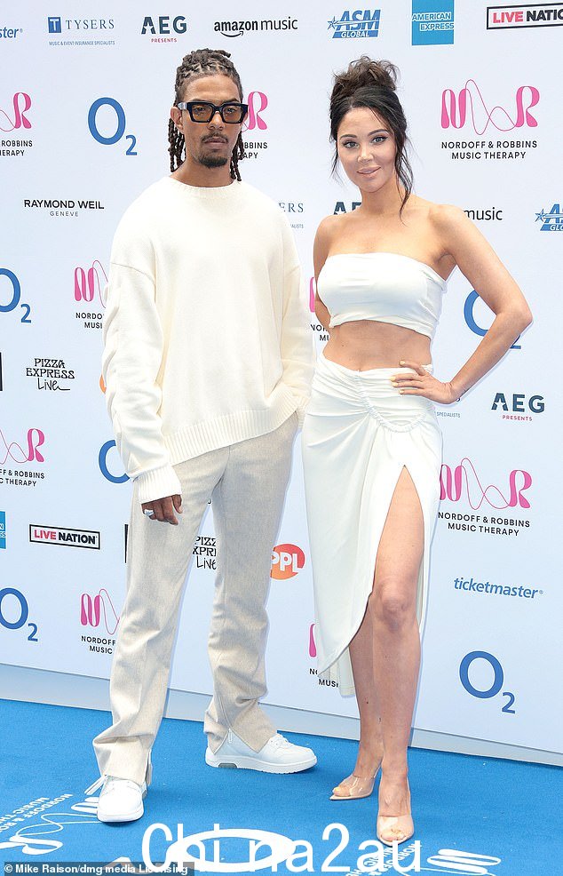 Tulisa 从 2010 年到 2012 年与她的 N-Dubz 乐队成员 Richard Rawson(又名 Fazer)约会,他们一直是亲密的朋友(去年拍摄)