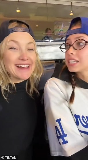 就在上个月,马修的搭档凯特也在 TikTok 视频中向这部电影致敬。她在洋基队主场道奇世界球场重演了这部深受球迷喜爱的电影中的场景系列游戏