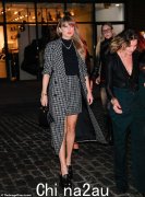泰勒·斯威夫特 (Taylor Swift) 与费丝·希尔 (Faith Hill) 和埃斯特·海姆 (Este Haim) 在纽约的私人会员俱乐部享受女孩之夜