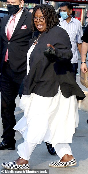 Whoopi,摄于2021年,在她之后转向药物治疗重量达到近 300 磅