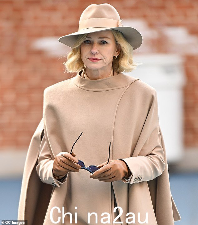 娜奥米·沃茨 (Naomi Watts)(如图)在 101 岁时失去了她深爱的祖母。