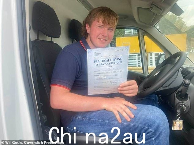 威尔·古尔德(不是照片中的超级跑车)被困在车里长达三个小时,然后消防队员将他从残骸中救了出来