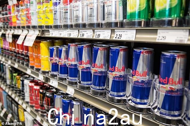 “An每250毫升罐能量饮料含有约110卡路里和约30克糖,而一杯加半脱脂牛奶的咖啡约含有20卡路里"