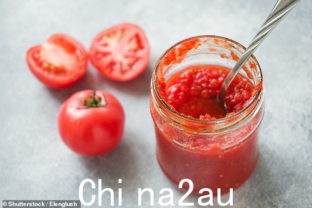 改为使用直接从罐子里取出的现成番茄酱与面食混合,您应该尝试使用一罐番茄从头开始制作简单的酱
