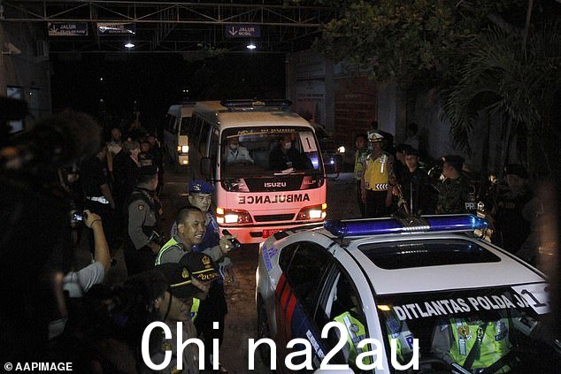 1 号货车半夜乘船抵达芝拉扎港,载着 Myuran Sukumaran 的灵柩