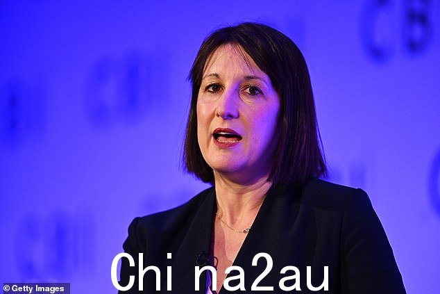 财政大臣雷切尔·里夫斯在 CBI 会议上受到拷问时承认,她对她的重磅财政计划中的措施的影响感到焦虑