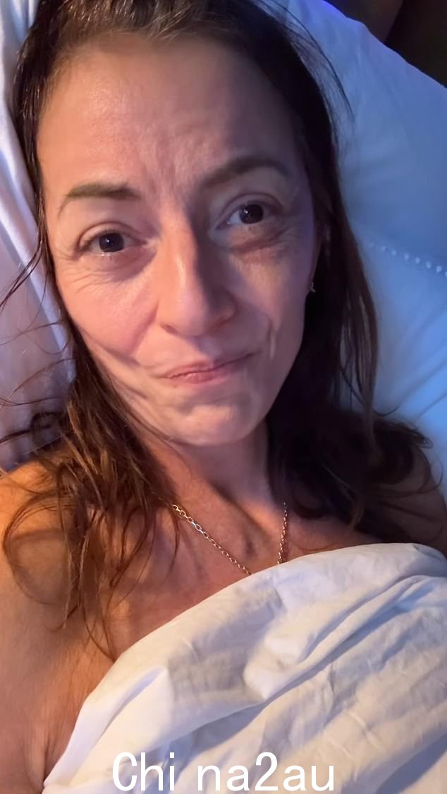 达维娜·麦考尔在周一分享的 Instagram 视频中透露，她的休克脑部手术导致短期记忆丧失，她发誓要对抗并发症