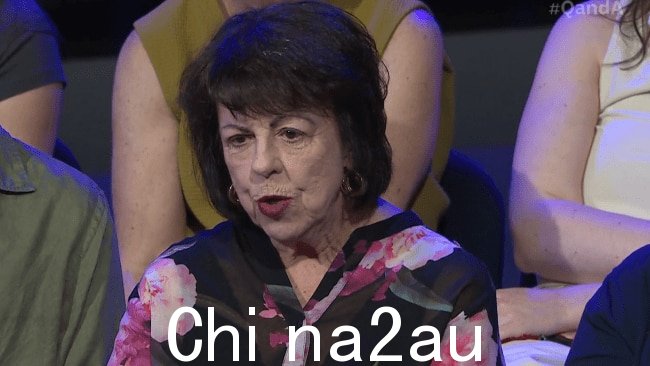 一位出现在最新一期问答节目中的澳大利亚女性列出了需要联邦政府“立即关注”的巨大生活成本压力政府,详细描述了她自己的财务困境。图片:ABC