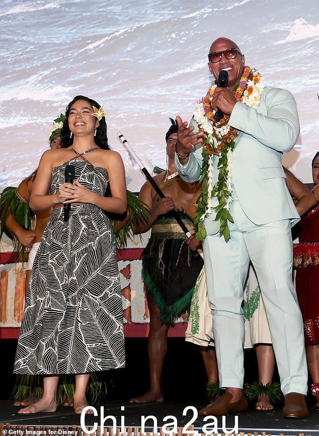 Auli¿i Cravalho,23 岁,曾在 2016 年电影中为莫阿娜配音,将在动画版第二部中再次担任同名配音角色