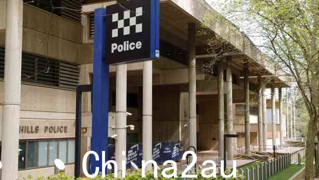 一名新南威尔士州警官因涉嫌袭击多人而被指控 10 个月后涉嫌残酷事件。图片:NewsWire / Max Mason-Hubers