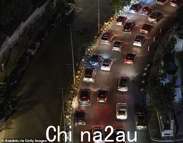 居民贝鲁特深夜撤离家园,担心以色列可能发动空袭