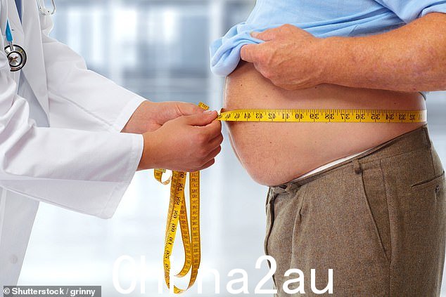 研究人员发现,超重男性的大脑容量和功能在 55 岁至 74 岁之间开始下降,而超重女性在 65 岁至 74 岁之间最容易受到影响——十年后