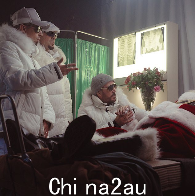 什么时候在拍摄音乐视频时,该团体同意今年给圣诞老人送癌症,希望提高人们对吸烟危害的认识
