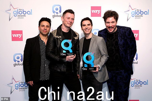 立体声鼓手 Jamie Morrison(右)在周一晚上登上诺丁汉舞台前几分钟被送往医院