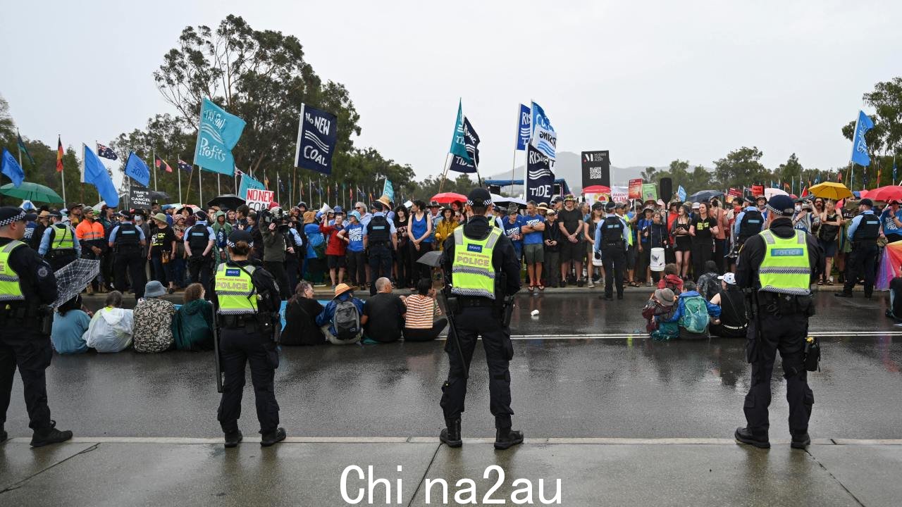 首都领地警方表示,周三有 22 人在涨潮抗议活动中被捕。图片:NewsWire / Martin Ollman