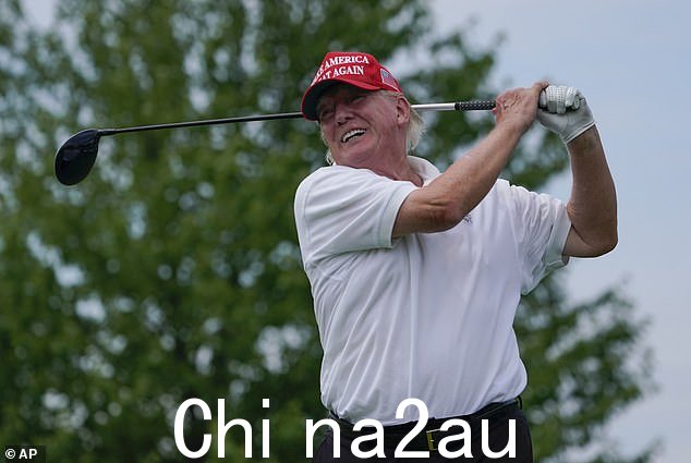'我没有看到斯科莫的挥杆,'贝克说。'我见过唐纳德·特朗普的挥杆,不错,但我得去谷歌搜索斯科莫并检查一下出来,我可以给他评分。'
