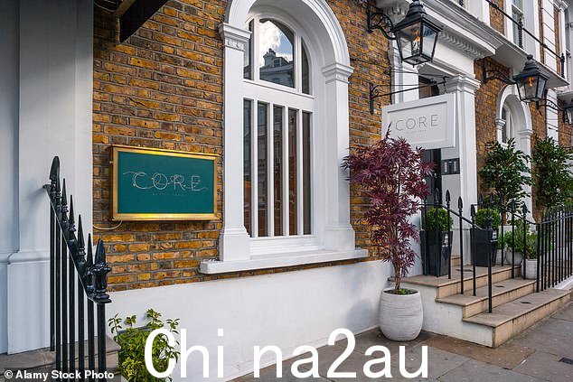 同时,仅伦敦就有 28 家餐厅上榜,其中位于诺丁山的 Clare Smyth's Core(如图)以 97 分排名最高