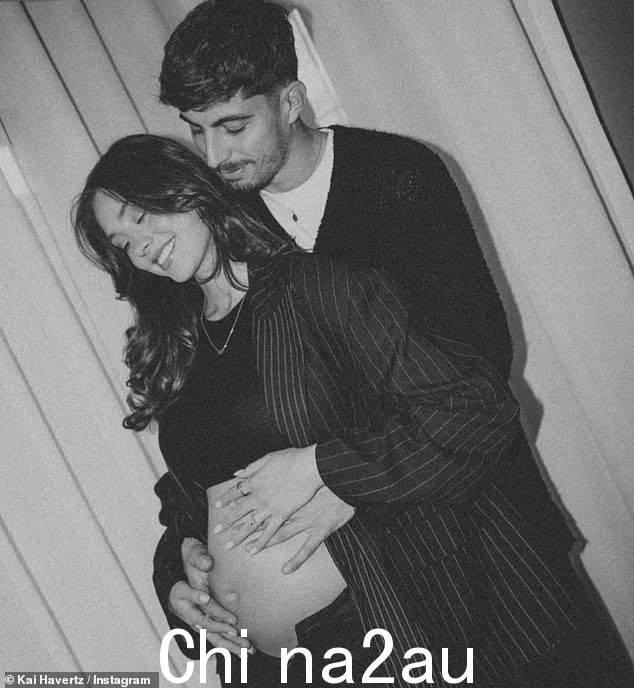 阿森纳足球运动员凯·哈弗茨 (Kai Havertz) 与妻子索菲亚·韦伯 (Sophia Weber) 交换誓言四个月后,即将迎来他的第一个孩子