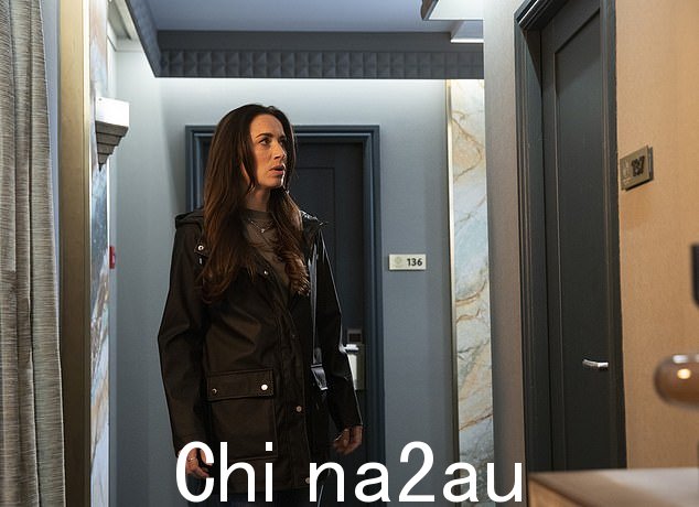 “带大卫和绍纳之间的关系紧张,大卫要求她睡在沙发上大卫和绍纳之间的关系紧张,大卫要求她睡在沙发上"