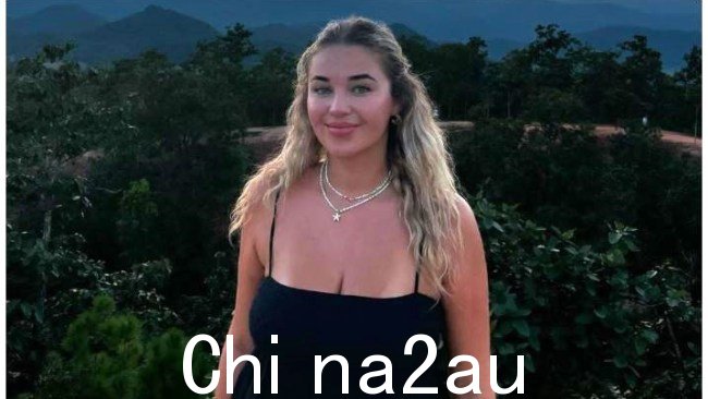英国背包客塔什·摩尔(Tash Moore)当天晚上避免入住老挝的娜娜背包客旅馆(Nana Backpackers Hostel),霍莉·鲍尔斯(Holly Bowles)和比安卡·琼斯(Bianca Jones)成为群众的受害者甲醇中毒事件。图片:Instagram