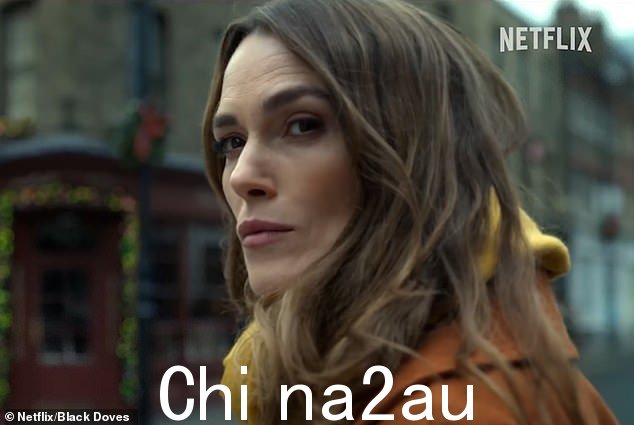 英国演员, 39 岁,在 Netflix 惊悚片《黑鸽子》中饰演海伦·韦伯 (Helen Webb),她是一名间谍兼母亲,正在泄露她政客丈夫的秘密,直到她的身份似乎已被揭穿