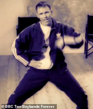 在他们 1997 年的热门歌曲《Bodyshakin'》中,乐队在表演时以摇晃身体而闻名,斯派克透露碧昂斯对他们的表演很着迷,并询问他们如何做这个动作