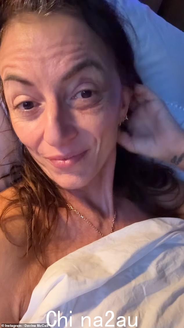 主持人上个月分享的她在透露自己患有“非常罕见”的胶体囊肿后接受了手术,这种囊肿只影响百万分之三的人” class=