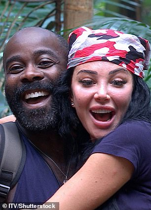 'Oti、Alan、Melvin、Maura - 他们就像我的灵魂家人一样,'Tulisa 补充道(Tulisa 和 Melvin 合照)