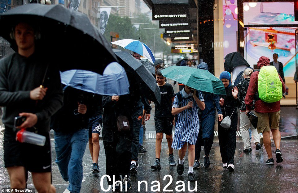 “我们已经看到了一些相当显着的潮湿天气——所有这些降雨和风暴活动减缓了澳大利亚的升温趋势,”天空新闻天气气象学家罗布·夏普说。 '本月更多的是关于降雨和风暴。'