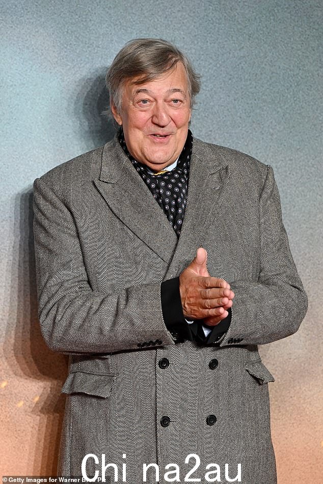 斯蒂芬·弗莱 (Stephen Fry) 回忆起奈杰拉·劳森 (Nigella Lawson) 出现在周三 Waitrose 播客的 Dish 节目中时,他的饮酒建议被可笑地误解了,他点了一杯非常 X 级的饮料(周二拍摄)