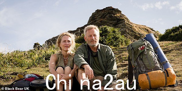在预告片中,该片于周三播出,吉莉安饰演雷诺·温恩,而杰森·艾萨克斯(右)则饰演她的银幕丈夫莫斯·温恩,后者被诊断患有晚期皮质基底节变性