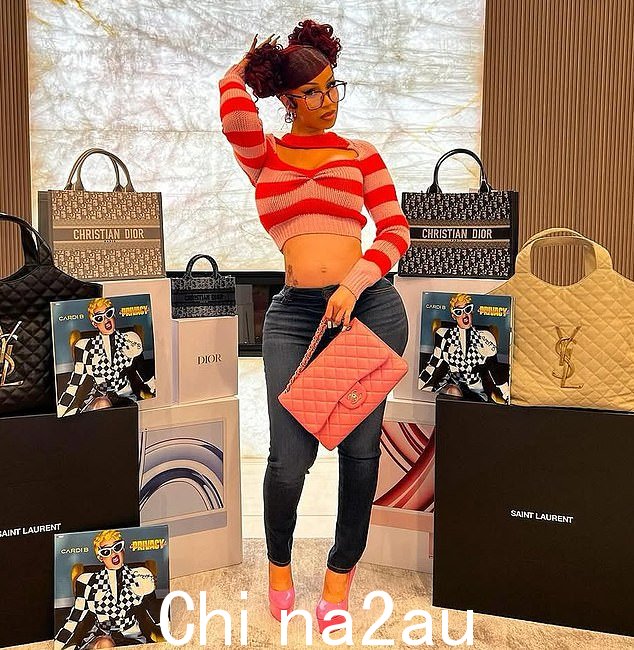 不是她不仅吹嘘自己每月花费 300 万美元,还发布了一条短信,显示她拒绝了 6500 万美元去巡演” class=