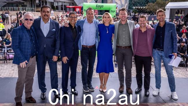 Mark Howard(最右)将与 Fox Cricket 工作人员一起报道尽管遭受了休克伤害,澳大利亚还是对印度进行了第二次测试。图片:Jake Nowakowski