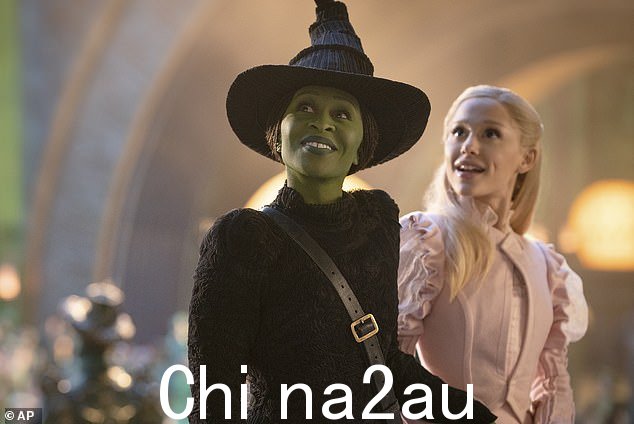 期间歌手解释说,在拍摄开始之前,两人讨论了如何合作,辛西娅透露,她觉得照顾这位流行歌星很重要” class=