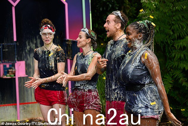 专业34 岁的舞者与丹尼·琼斯 (Danny Jones)、莫拉·希金斯 (Maura Higgins) 和科琳·鲁尼 (Coleen Rooney) 一起返回痛苦拱廊进行另一次 BushTucker 审判