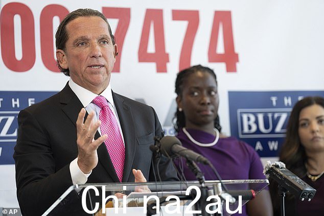 托尼·布兹比 (Tony Buzbee),一位对嘻哈大亨肖恩·迪迪·库姆斯提出多项匿名投诉的得克萨斯州律师,他宣称他不会被吓倒
