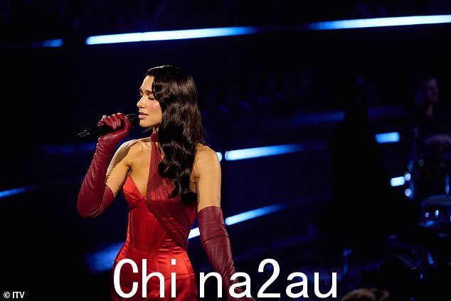 Dua Lipa 让她老了一名教师在 ITV 特别节目中哭泣,因为她感谢他帮助增强了她的信心